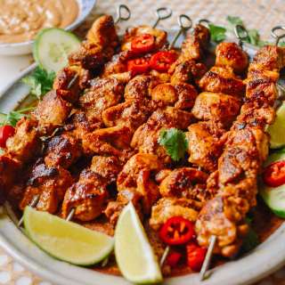 Chicken Satay with Peanut Sauce