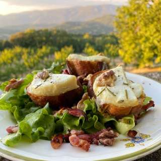 Warm Goat Cheese Salad (Salade de Chèvre Chaud)
