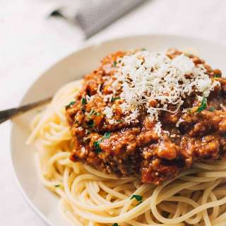 Greek Spaghetti Bolognese (Makaronia Me Kima)