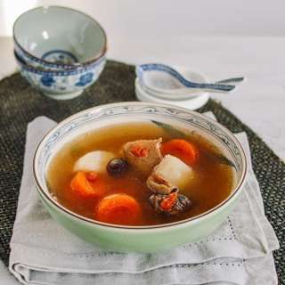 Cantonese Pork Soup with Carrots & Chinese Yam