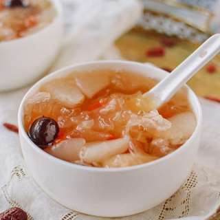 Snow Fungus Soup with Pears