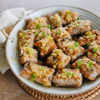 Chinese Steamed Garlic Ribs with Taro