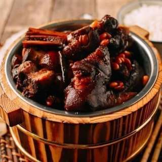 Braised Pork Trotters with Soybeans