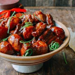 Cantonese Style Braised Pork Belly with Arrowhead Root