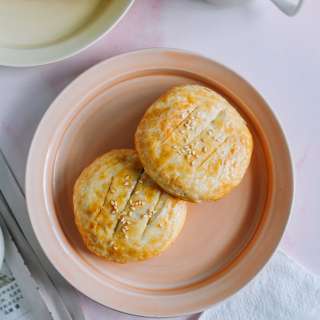 Wife Cake (Lao Po Bing, 老婆饼)