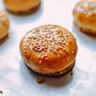 Shanghai Savory Mooncakes (Xian Rou Yue Bing)
