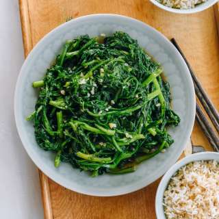Stir-fried Tong Ho (Edible Chrysanthemum Greens)