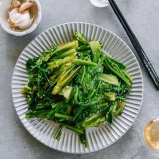 A Choy with Garlic and Oyster Sauce (炒油麦菜)