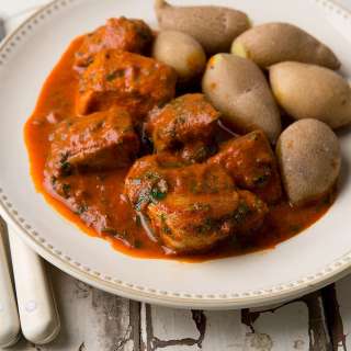 Tuna with Red Pepper Sauce