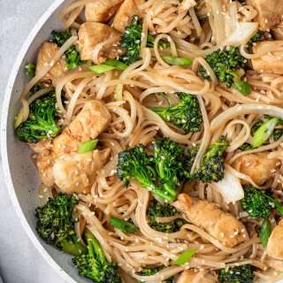 Chicken Broccoli Stir Fry Noodles