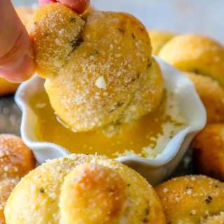 The Best Easy Garlic Knots Recipe