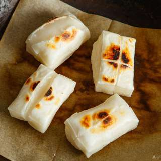How to Grill Kiri Mochi (Yakimochi Recipe)