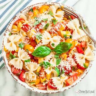 No-Cook Tomato Garlic Sauce (With Pasta)