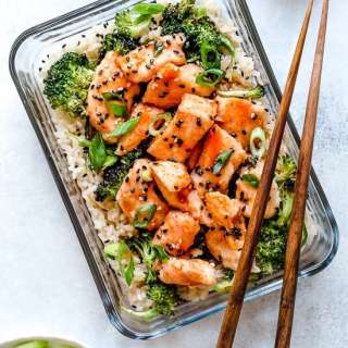 Honey Sriracha Chicken and Broccoli Meal Prep Bowls