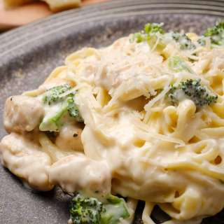Chicken Fettuccini Alfredo with Broccoli