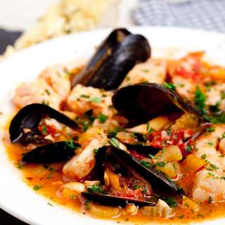 Cioppino Recipe (Seafood Stew)