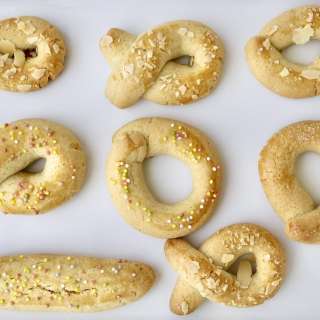 Greek Easter Cookies – Koulourakia
