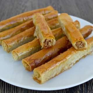 Syrupy Walnut Phyllo Rolls – Baklava Rolls