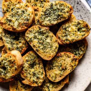 Air Fryer Garlic Bread Recipe (Fresh or Frozen)