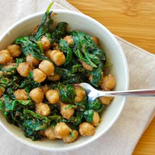 Easy One-Pot Spanish Spinach with Chickpeas (Garbanzos con Espinacas)