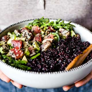 Sesame Crusted Seared Tuna Salad Bowl