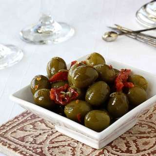Marinated Olives with Sun-Dried Tomatoes & Fennel