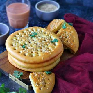 Pakistani-Style Roghni Naan