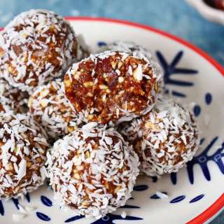 Coconut Date Balls (No Bake)