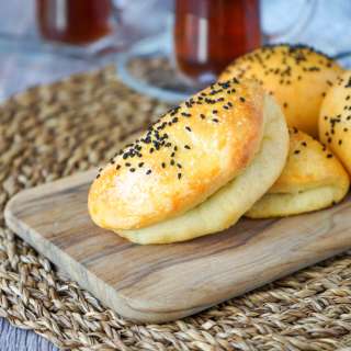 Peynirli Poğaça (Turkish Cheese Buns)