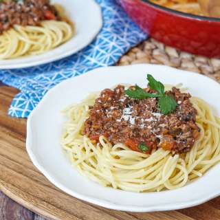 Makaronia Me Kima (Greek Spaghetti with Meat Sauce)