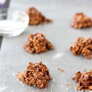 Light(er) No-Bake Cookies Recipe with Dulce de Leche, Sea Salt & Oatmeal