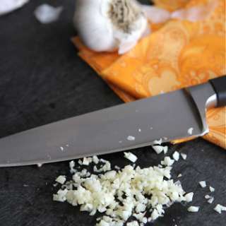 How to Peel and Mince Garlic