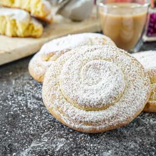 Pan de Mallorca (Puerto Rican Sweet Rolls)