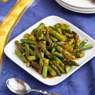 5-Ingredient Asparagus Recipe with Curry Sauce