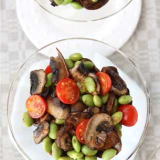 Mushroom, Edamame & Tomato Salad with Smoked Paprika Dressing