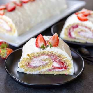 Easy Strawberry Cake Roll Recipe