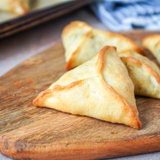 Fatayer bi Sabanekh (Lebanese Spinach Pies)