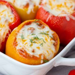 Low-Carb Lasagna Stuffed Peppers (quick & easy)