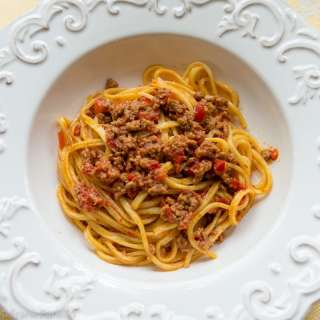Ragù d’agnello e peperoni (Lamb and Red Pepper Sauce)
