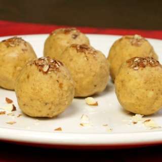 Besan Ladoo (Indian Chickpea Candy)