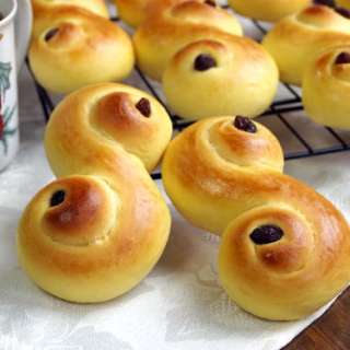 Lussekatter (Swedish Saffron Buns)