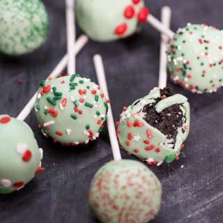 Christmas Cake Pops (Crazy Easy)