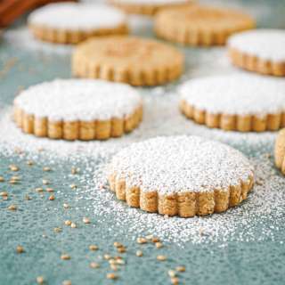 Polvorones de Aceite de Oliva (Spanish Olive Oil Cookies)