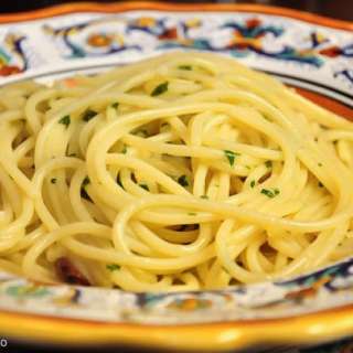 Aglio, olio e peperoncino (Pasta with Garlic, Oil and Hot Pepper)