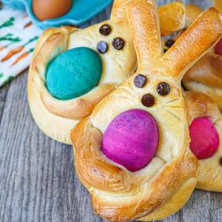 Paashaasbroodjes (Easter Bunny Bread)