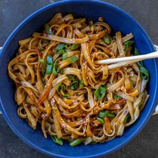 Spicy Chili Noodles (Quick & Easy)