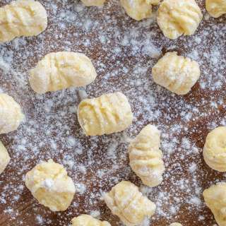 Easy Potato Gnocchi Recipe (4 Ingredients)