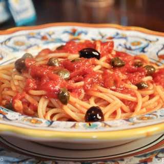 Spaghetti alla puttanesca (“Streetwalker” Spaghetti)