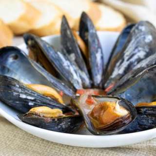 Galician Style Mussels In White Wine And An Albariño Wine Pairing