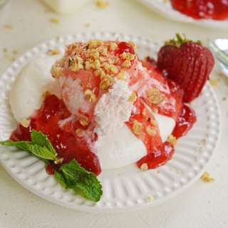 Vanilla Meringue Ice Cream Cups